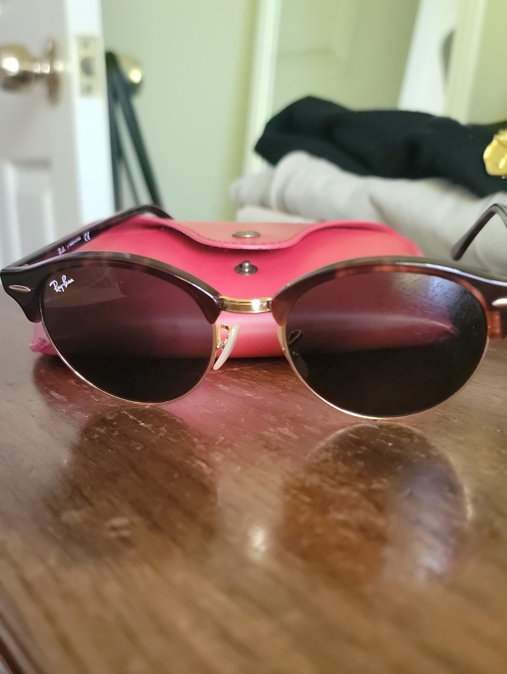 Ray-Ban Women’s Brown Browline Sunglasses with Pink Case